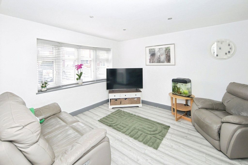Property photo 3 of 19 Picture No. 04