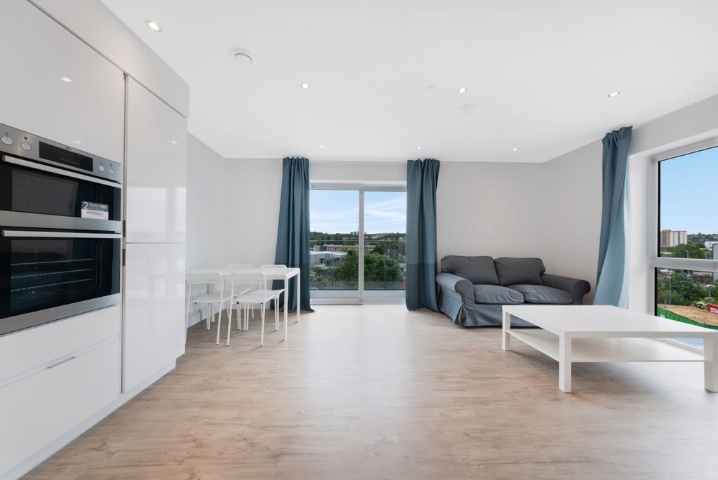 Property photo 2 of 9