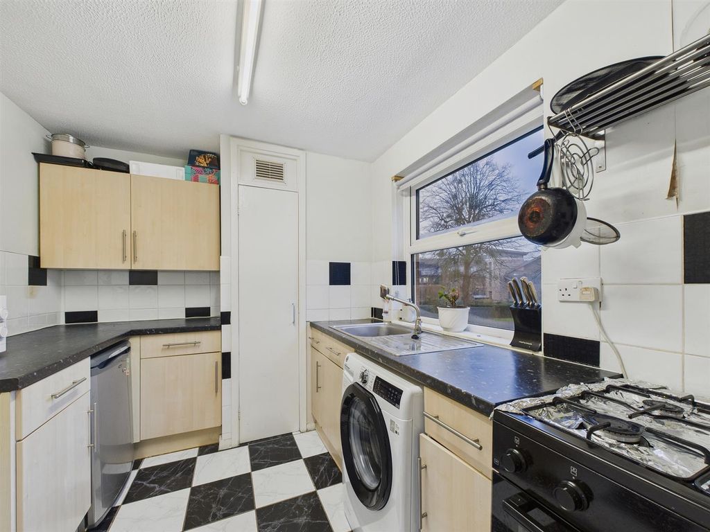 Property photo 3 of 10 Cam03972G0-Pr0220-Still004.Jpg