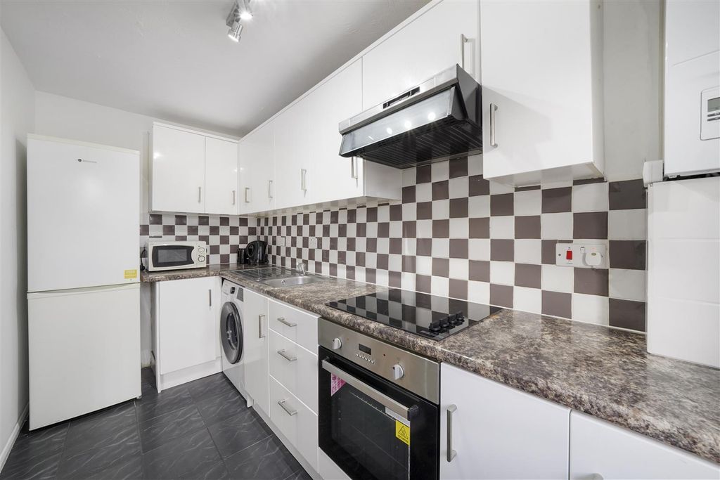 Property photo 2 of 13 27 Alliance Close - Llry4Wl78Kfvzd8Xw2By.Jpg