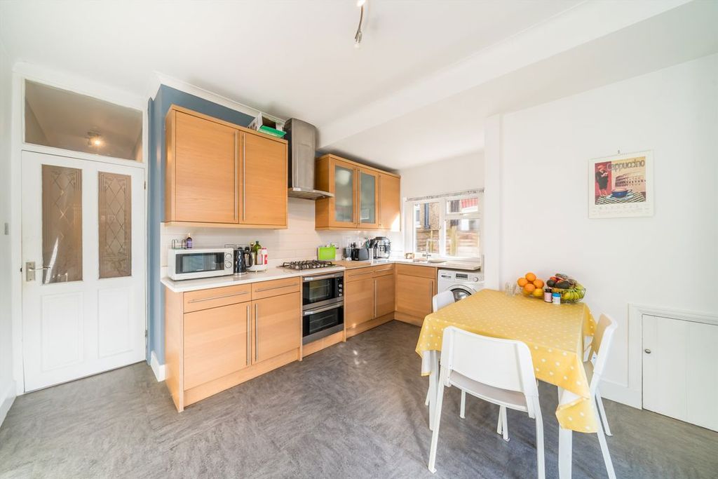 Property photo 3 of 6