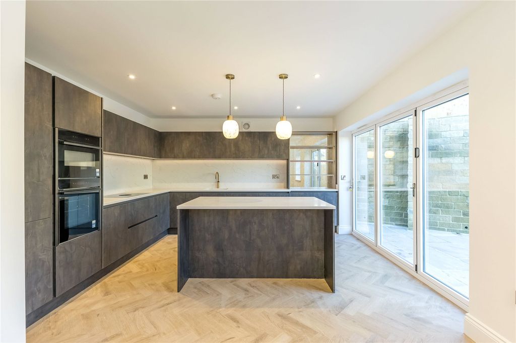 Property photo 3 of 18 Kitchen Area