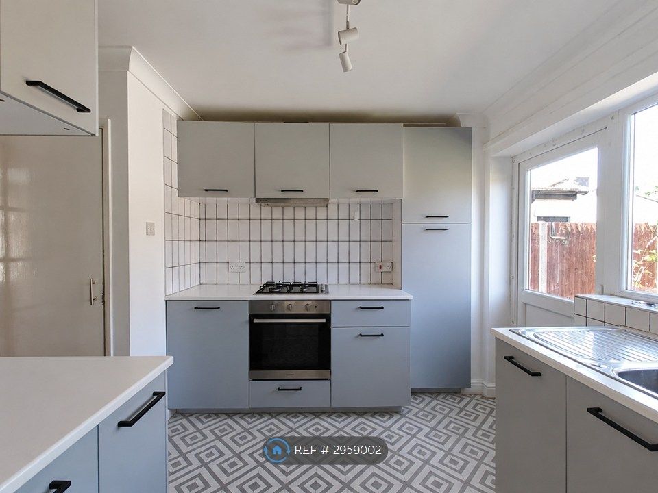 Property photo 2 of 14 Kitchen