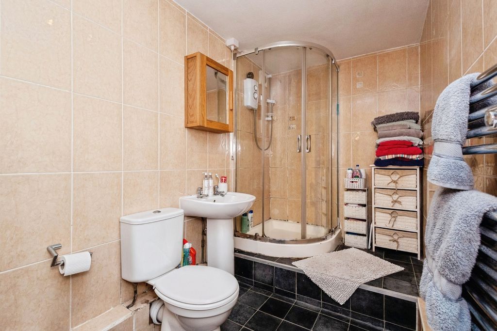 Property photo 3 of 17 Photo