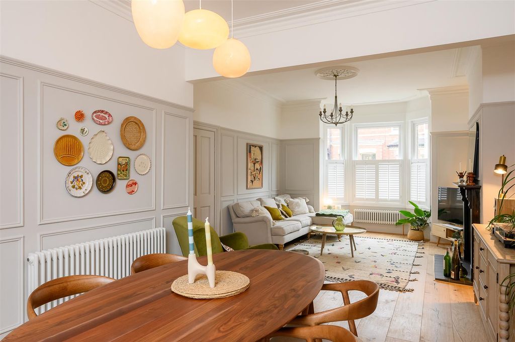 Property photo 2 of 31 Open Plan Living / Dining
