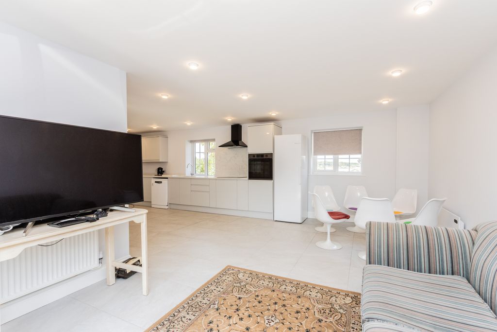 Property photo 3 of 12 Img_3111