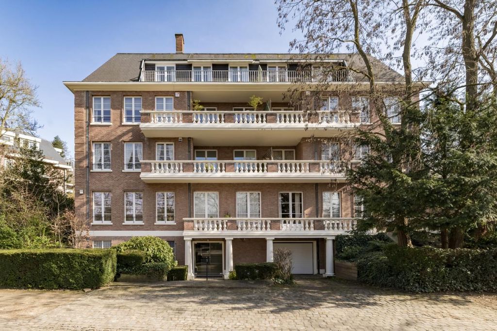 Property photo 1 of 28