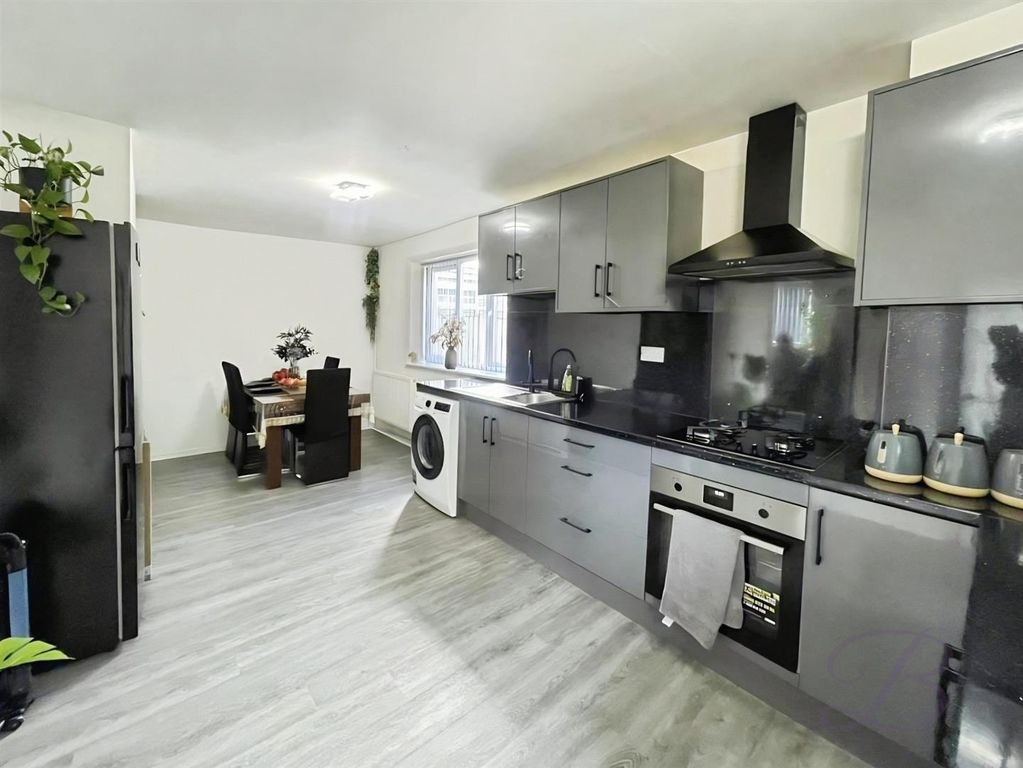 Property photo 2 of 30 000c17A2-Tiuwiejrz0-Siqbasvv2_Q.Jpg