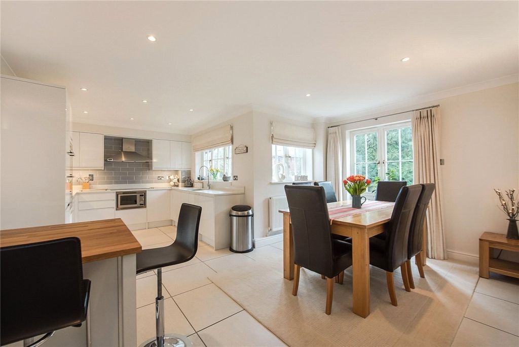 Property photo 3 of 11 1