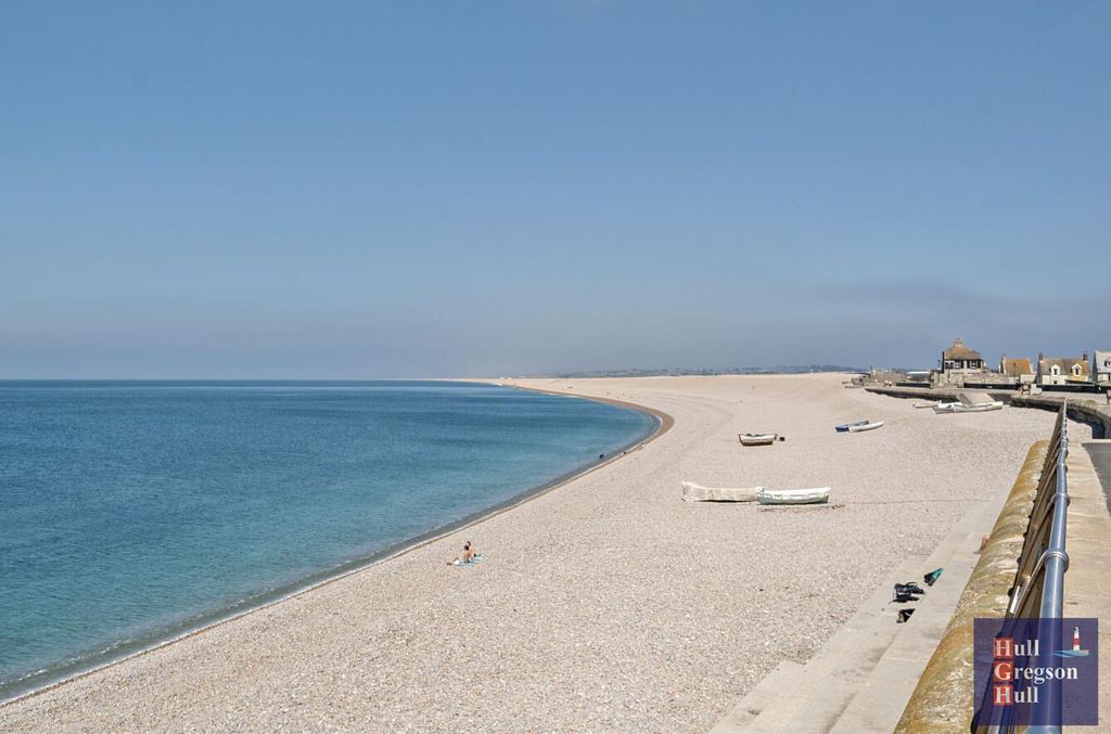 Property photo 1 of 11 Chesil Beach.Jpg