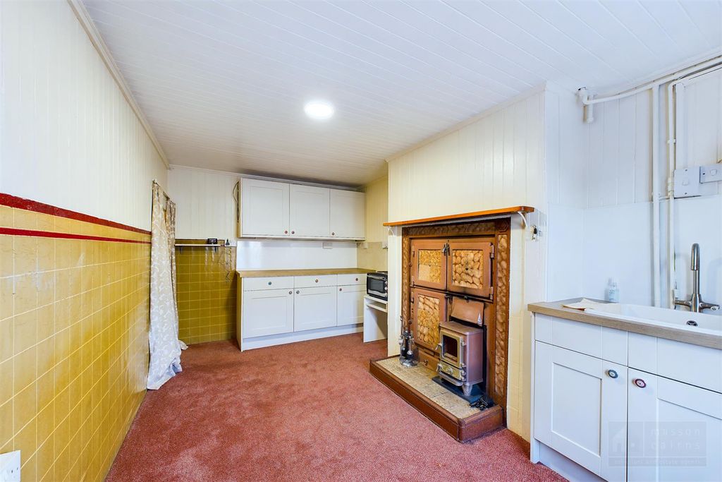 Property photo 2 of 19 Sitting Room / Kitchen