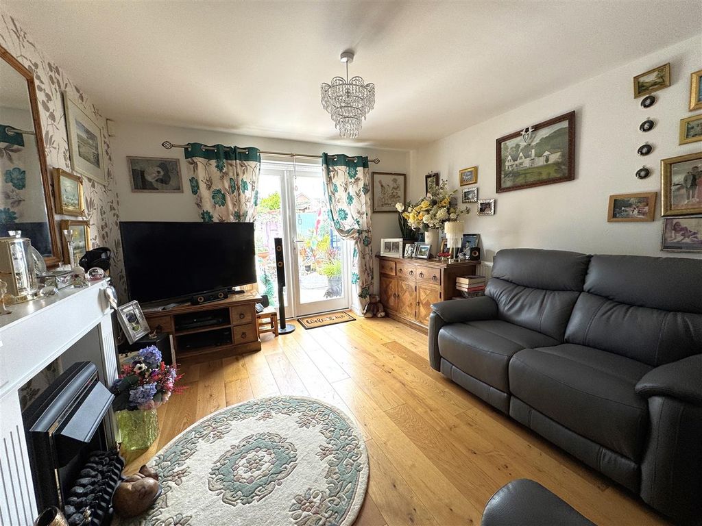 Property photo 3 of 11