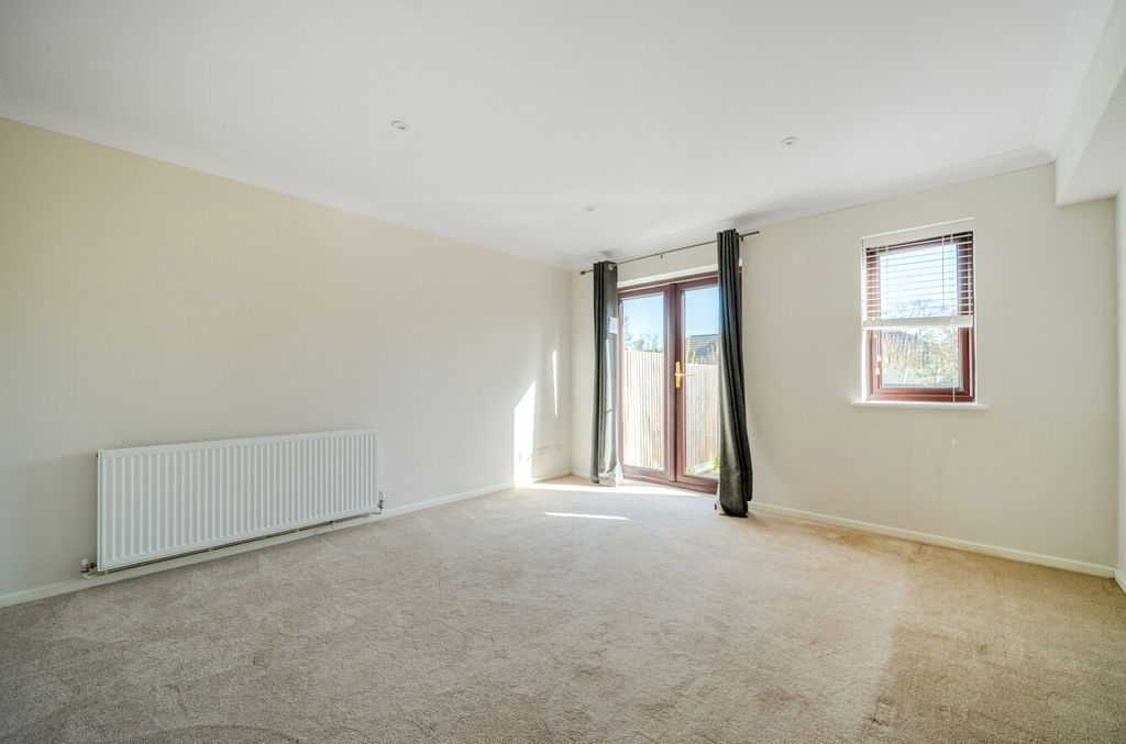 Property photo 2 of 10 1441788-7-69d6792...