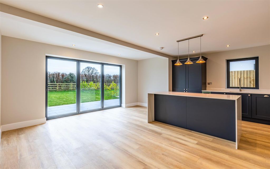 Property photo 3 of 24 Bx1A5738-Hdr.Jpg