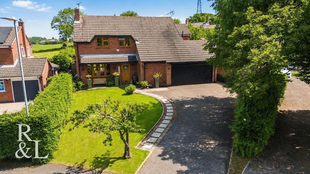 Property photo 1 of 44 Royston&Lund.Jpg