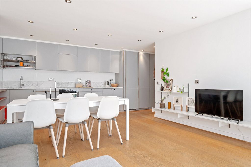 Property photo 3 of 25 Kitchen Diner
