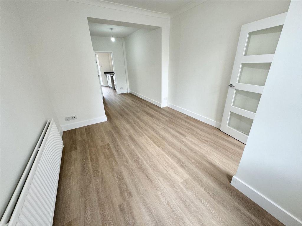 Property photo 2 of 12 Img_8146.Jpg