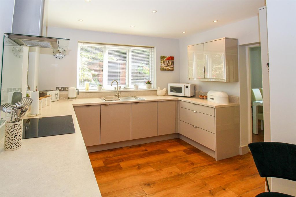 Property photo 3 of 23