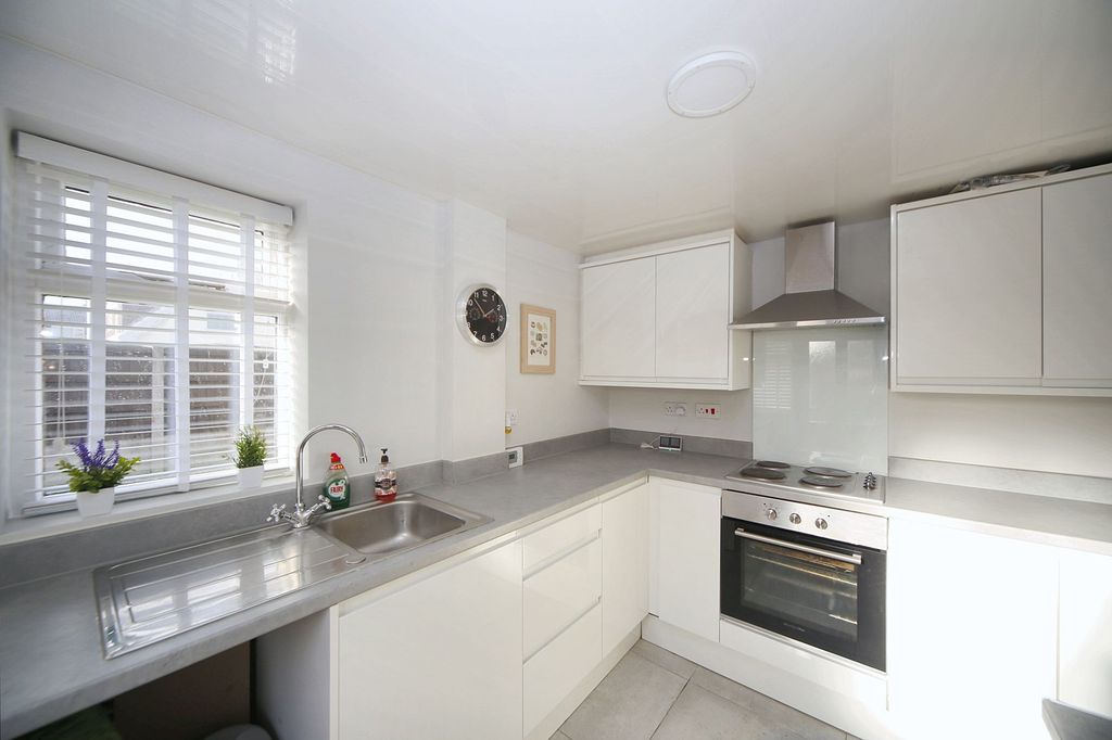 Property photo 2 of 25