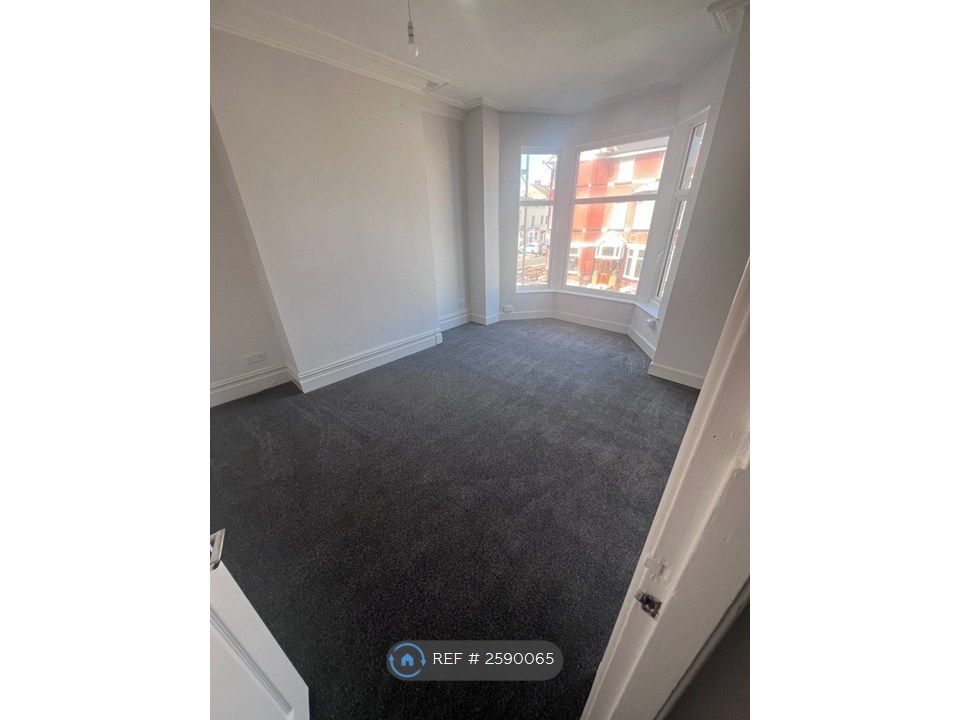 Property photo 3 of 11 Living Room