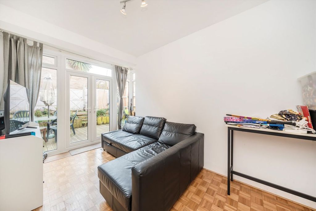 Property photo 2 of 10