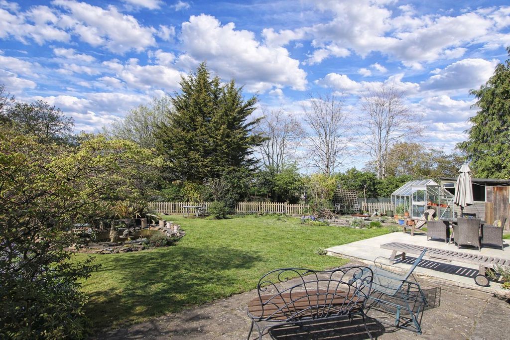 Property photo 3 of 32 Garden B.Jpg