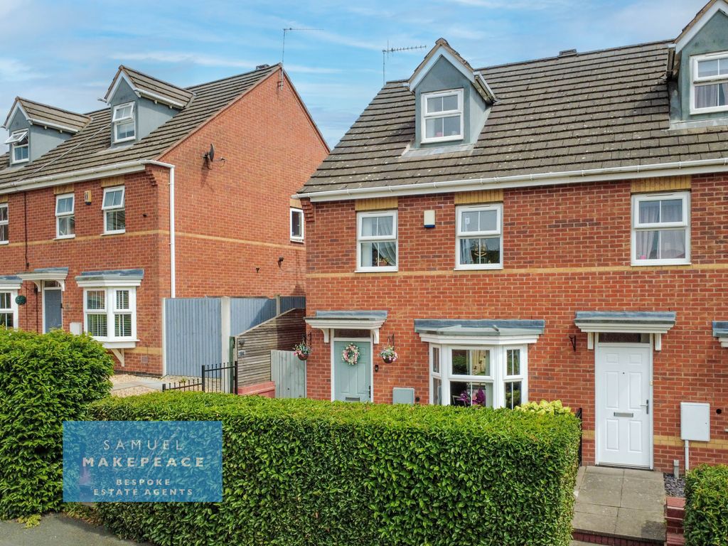 Property photo 1 of 18 Lovely Three Bedroom End Town House With Spacious Interiors
