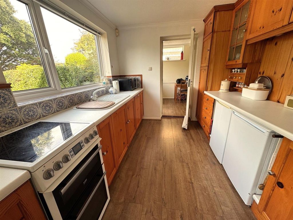Property photo 3 of 10 Kitchen.Jpg