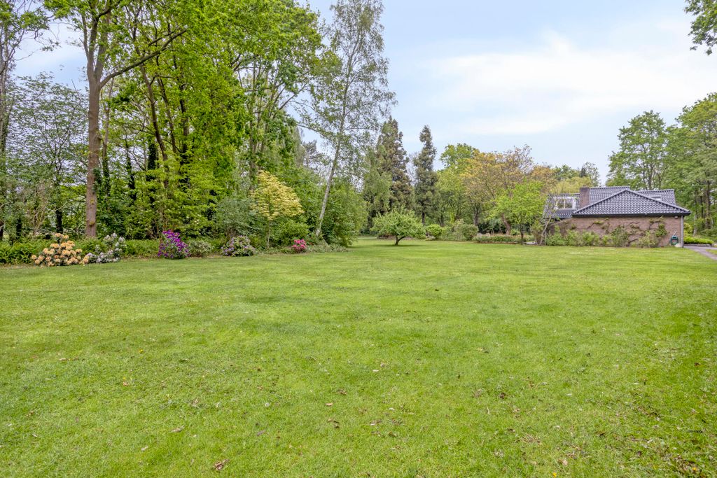 Property photo 2 of 100