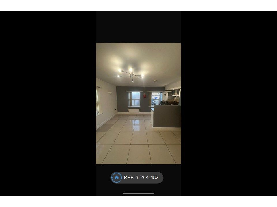 Property photo 2 of 9 Living Space