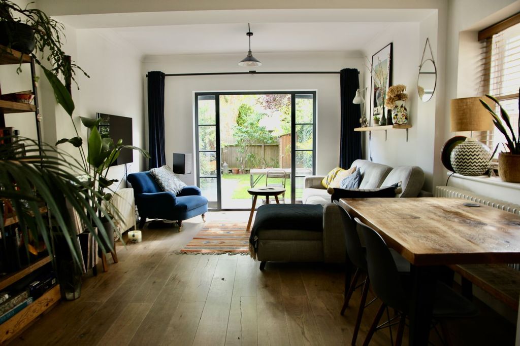 Property photo 2 of 16 Living Room