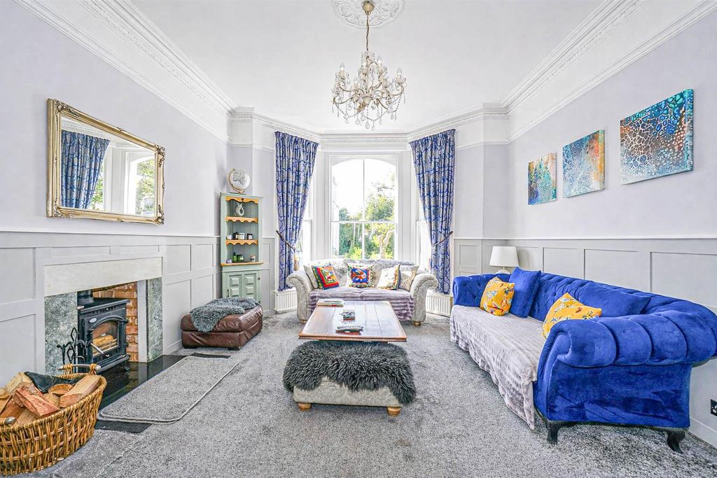 Property photo 2 of 48 E7F75B4F-1F3d-42E1-978A-0B2140A8d69c.Jpg