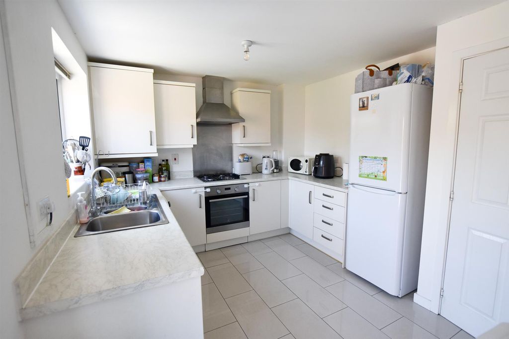 Property photo 3 of 14 Kitchen/Diner