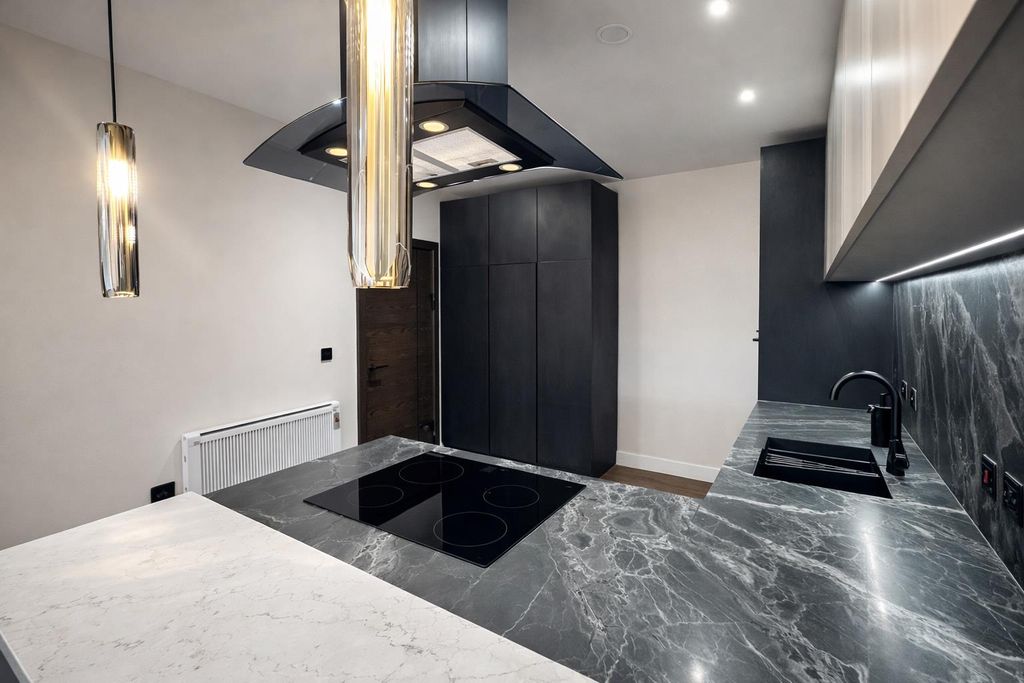 Property photo 3 of 18 Kitchen