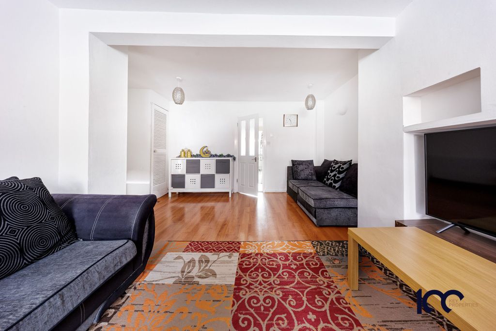 Property photo 2 of 33