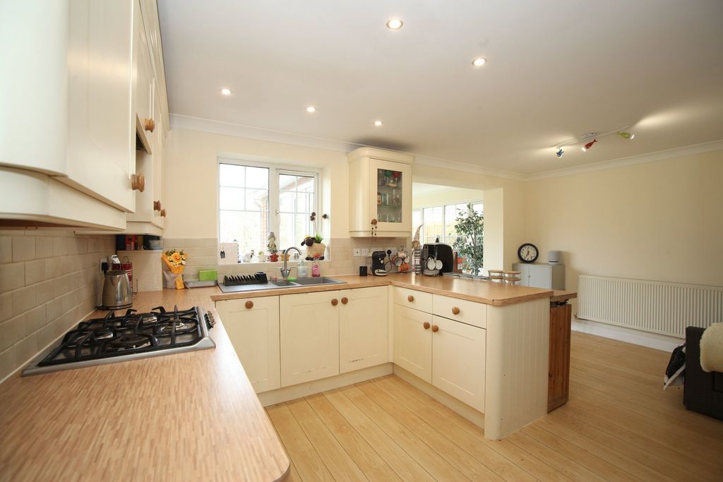 Property photo 2 of 25