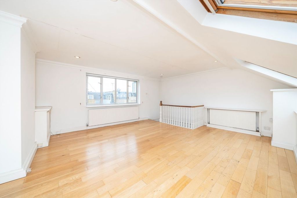 Property photo 2 of 8
