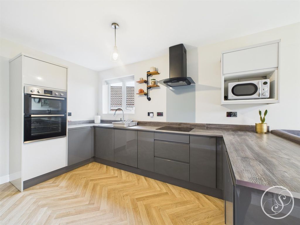 Property photo 2 of 46 Kitchen/Diner