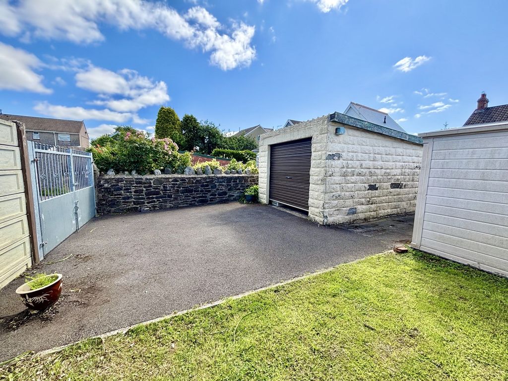 Property photo 3 of 30 Detached Garage