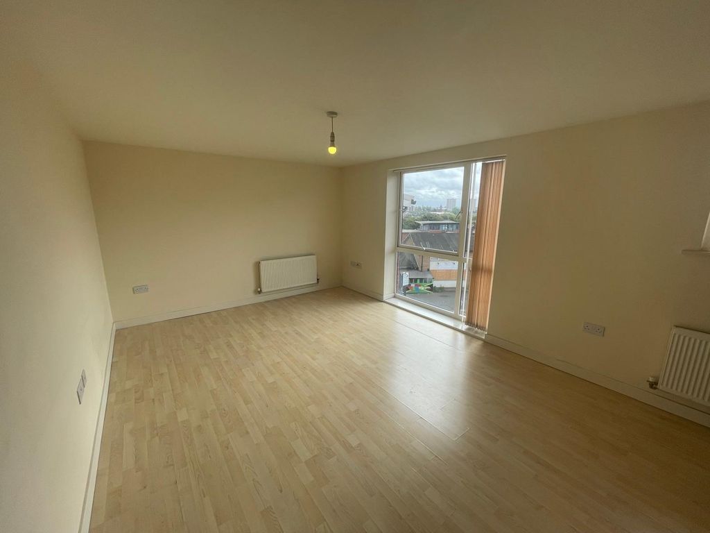 Property photo 2 of 8 Picture No. 14