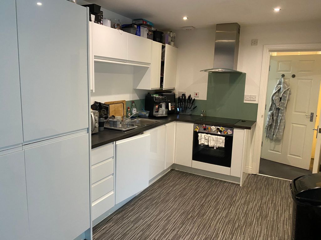 Property photo 3 of 8 Kitchen