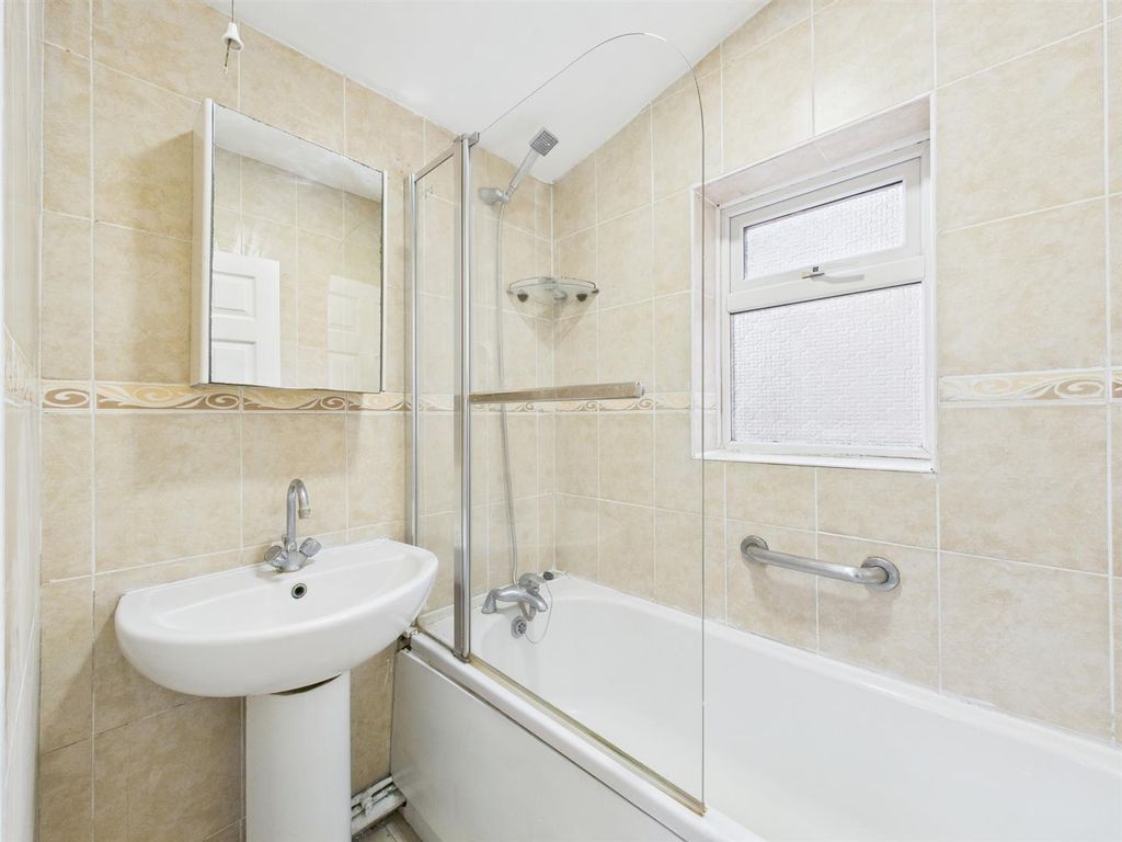 Property photo 3 of 31 Cam01358G0-Pr0184-Still003.Jpg