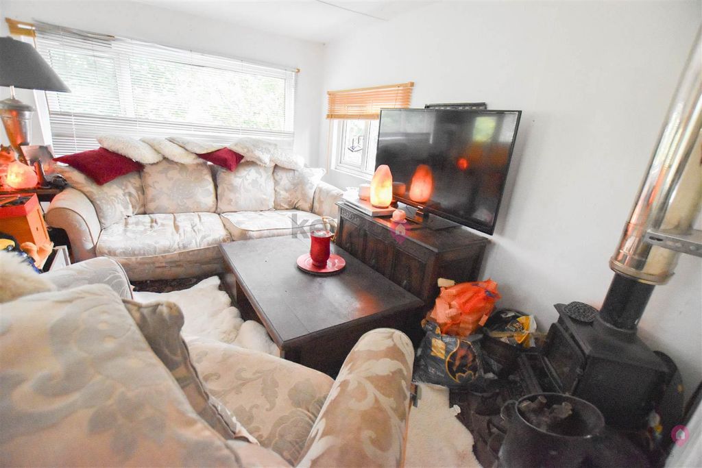 Property photo 2 of 10 14 Bramley Park.Jpg