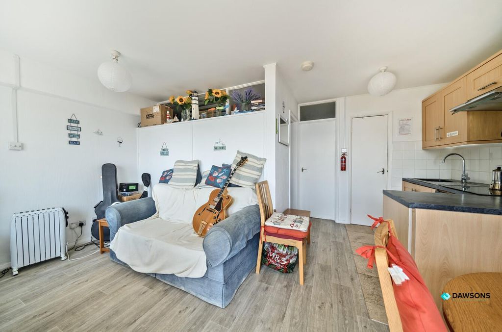 Property photo 3 of 26 1B02A1Db-62Cb-4E54-Bf44-d21A7c3F2B60.Jpg