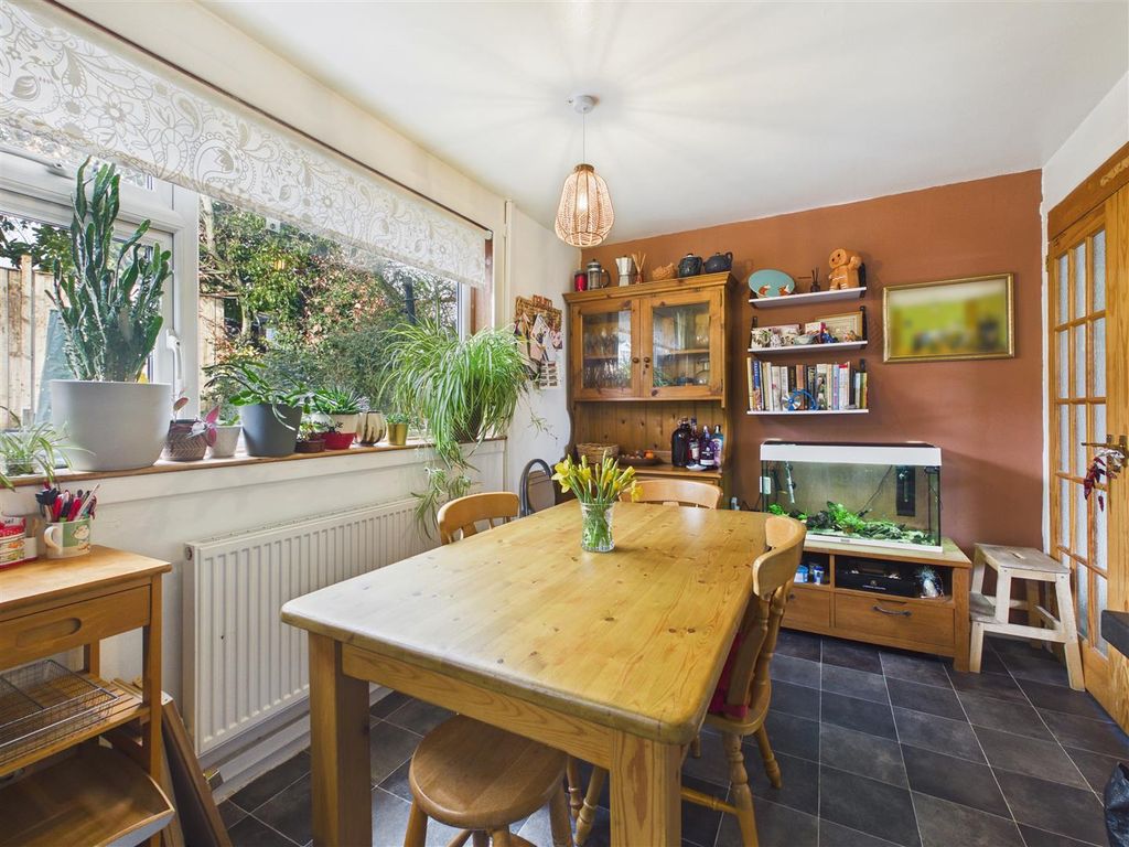 Property photo 3 of 13 Cam05476G0-Pr0125-Still010.Jpg