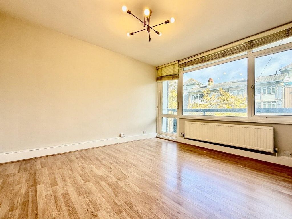 Property photo 1 of 12 Living Room