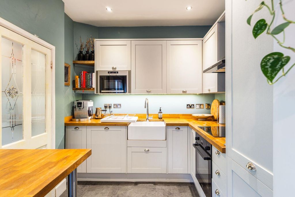 Property photo 2 of 17 Kitchen