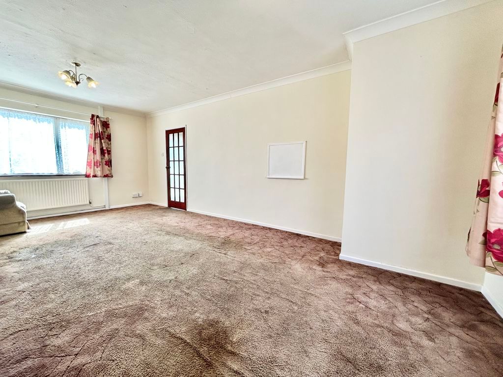 Property photo 2 of 13 Lounge