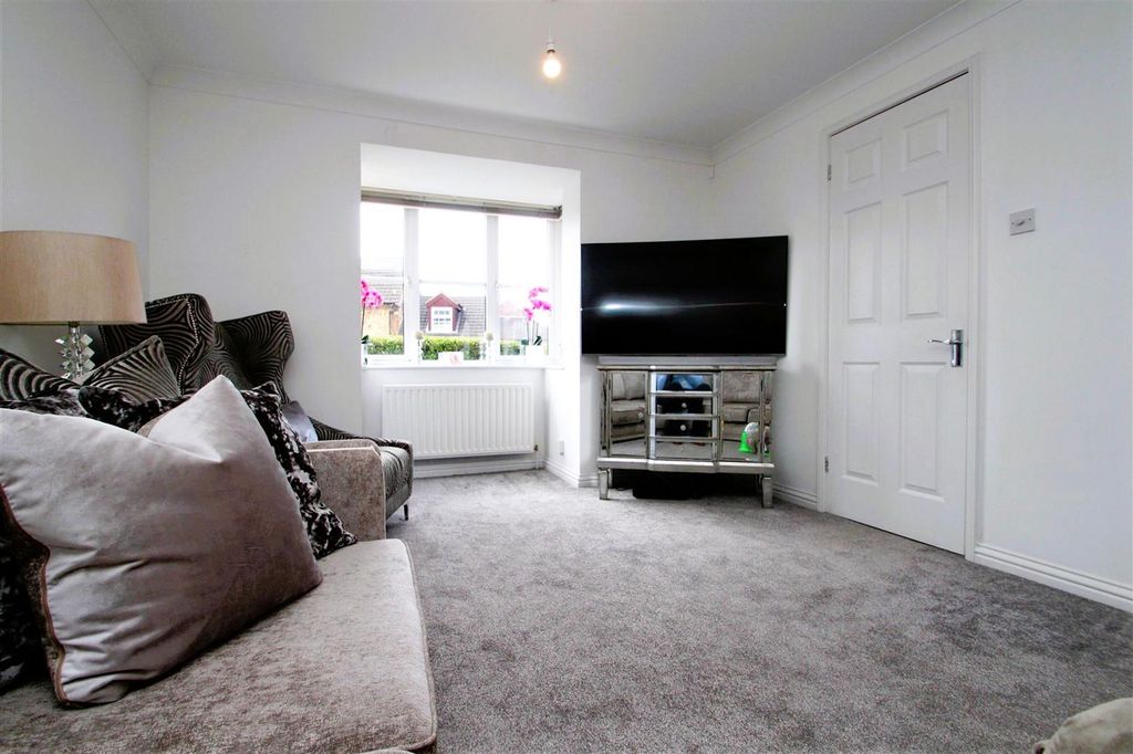 Property photo 2 of 12 Living Room