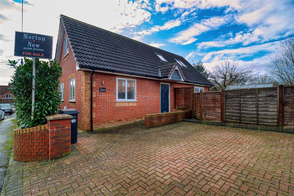 Property photo 1 of 10 Front